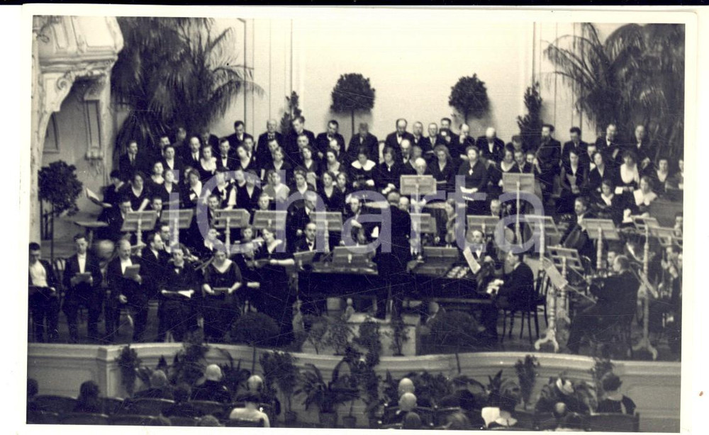 Fotografia d epoca originale 1940 ca WIENER NEUSTADT MUSICA  Una corale in concerto  Foto cartolina 1