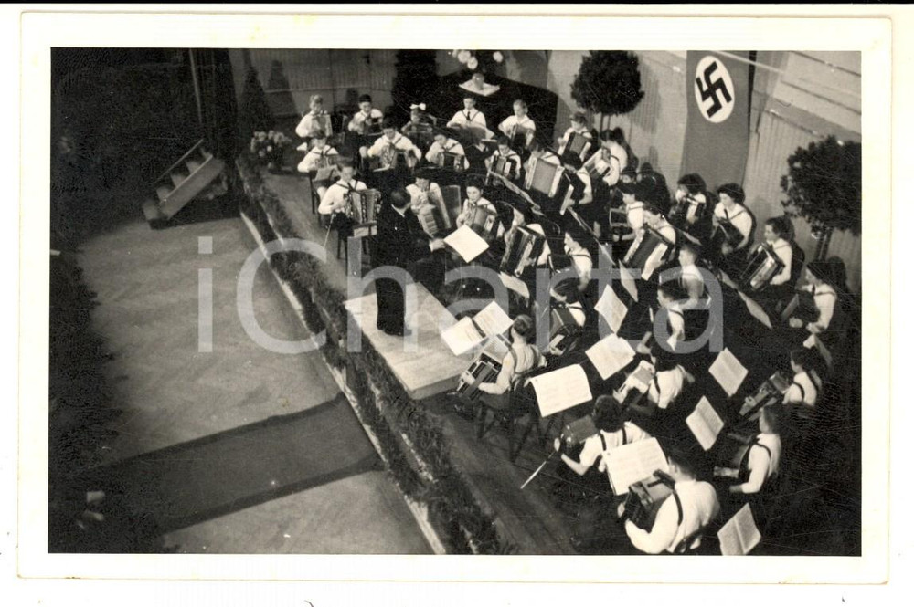 Fotografia d epoca originale 1940 ca WIESBADEN Concerto di un orchestra giovanile  Foto cartolina 1