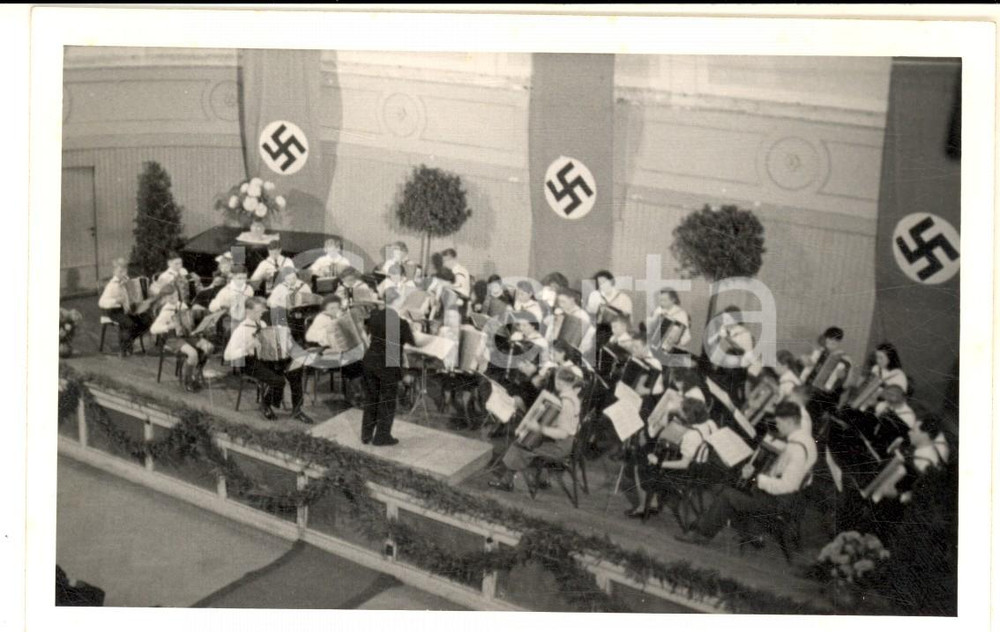 Fotografia d epoca originale 1940 ca WIESBADEN Concerto di un orchestra giovanile  Foto cartolina 14x9 1