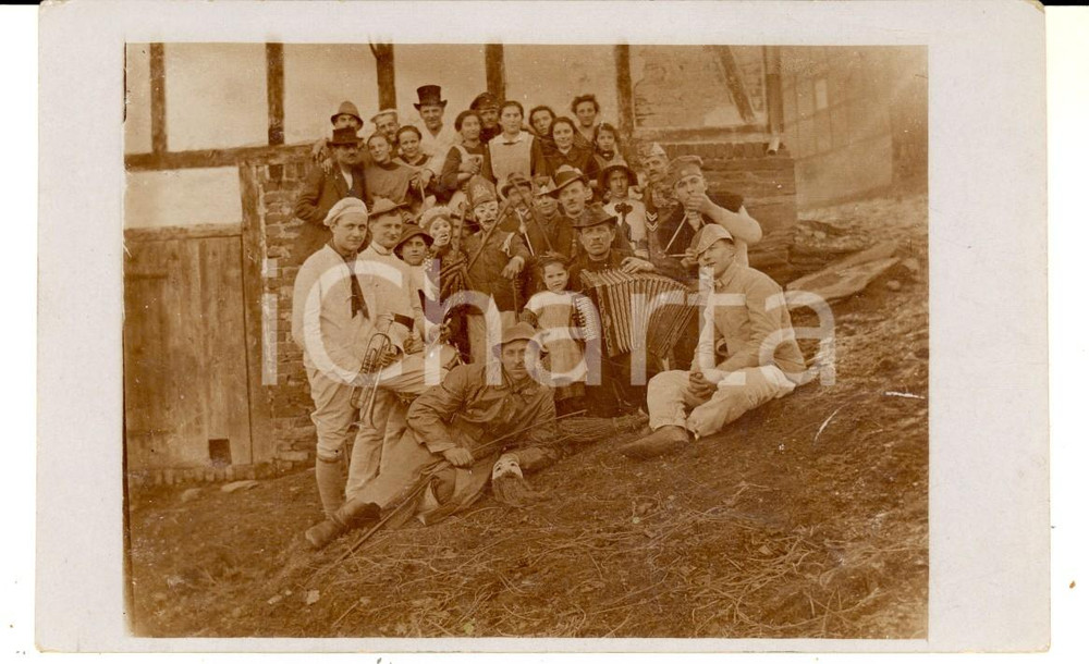 Fotografia d epoca originale 1919 BRUNSKAPPEL Orchestrina con maschere e fisarmonica  Foto cartolina CURIOSA 1