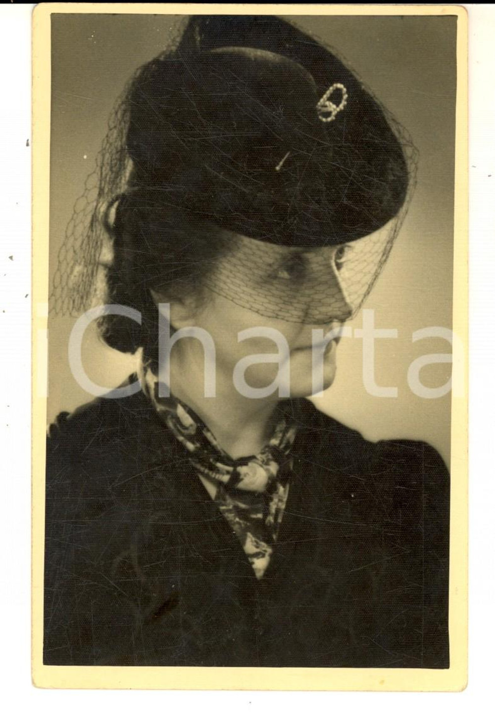 Cartolina originale da collezione 1940 ca GERMANIA MODA Ritratto di donna vestita a lutto  Foto cartolina 1