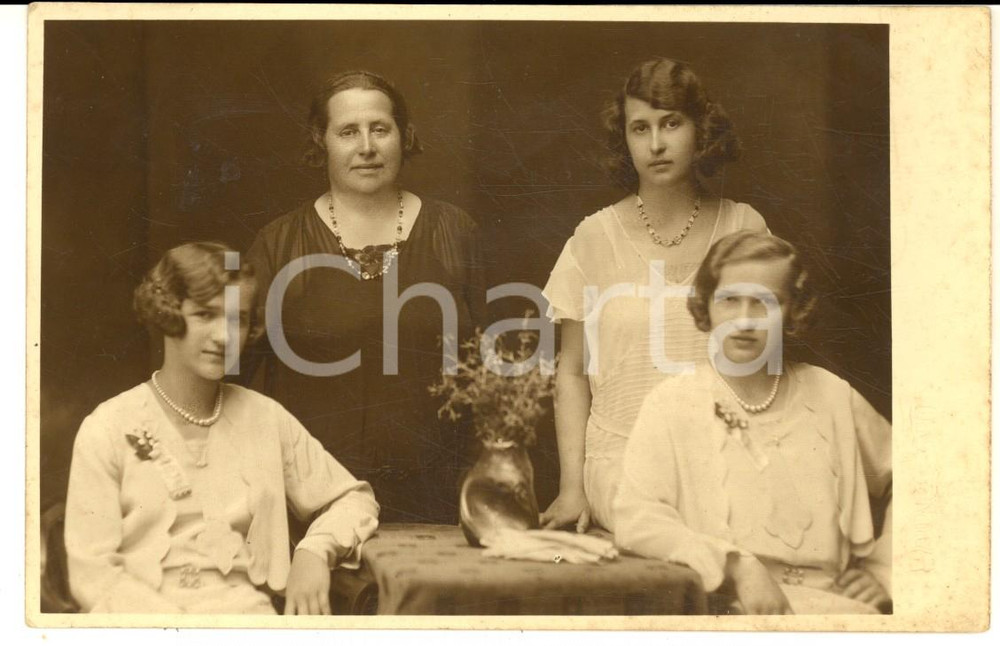 Fotografia d epoca originale 1920 ca WIEN Ritratto di famiglia al femminile  Foto cartolina Paul ECKERT 1