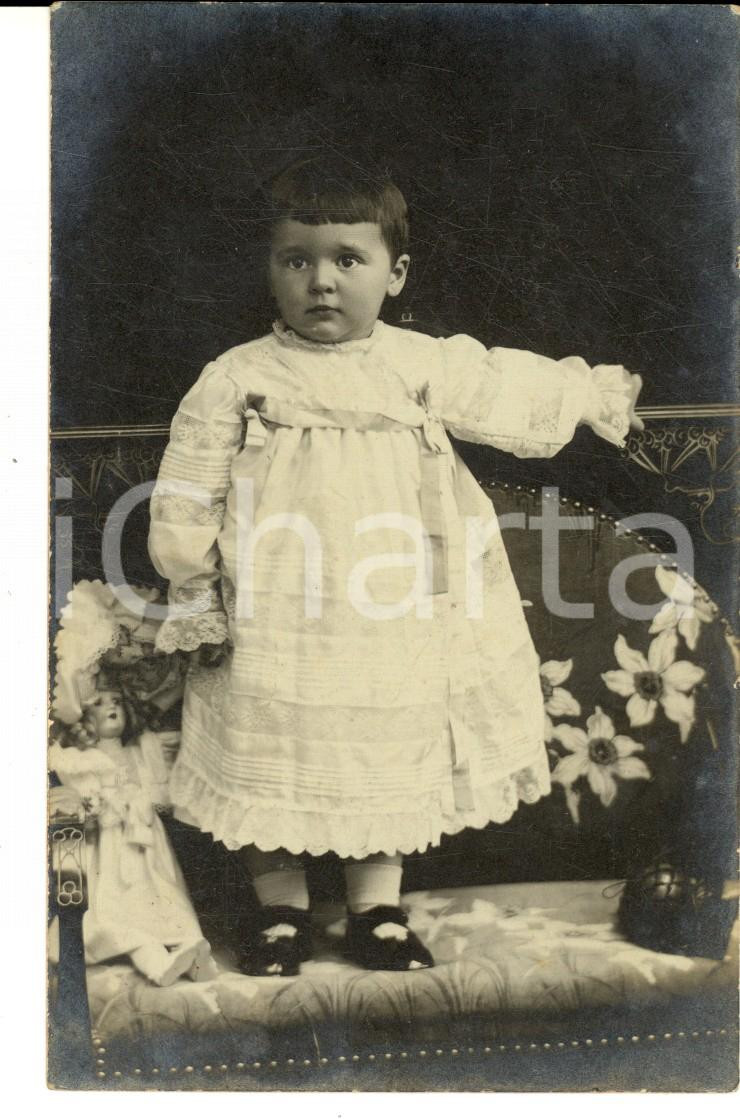 Fotografia d epoca originale 1906 ANSBACH Ritratto di bambina in abito bianco  Foto cartolina VINTAGE 1