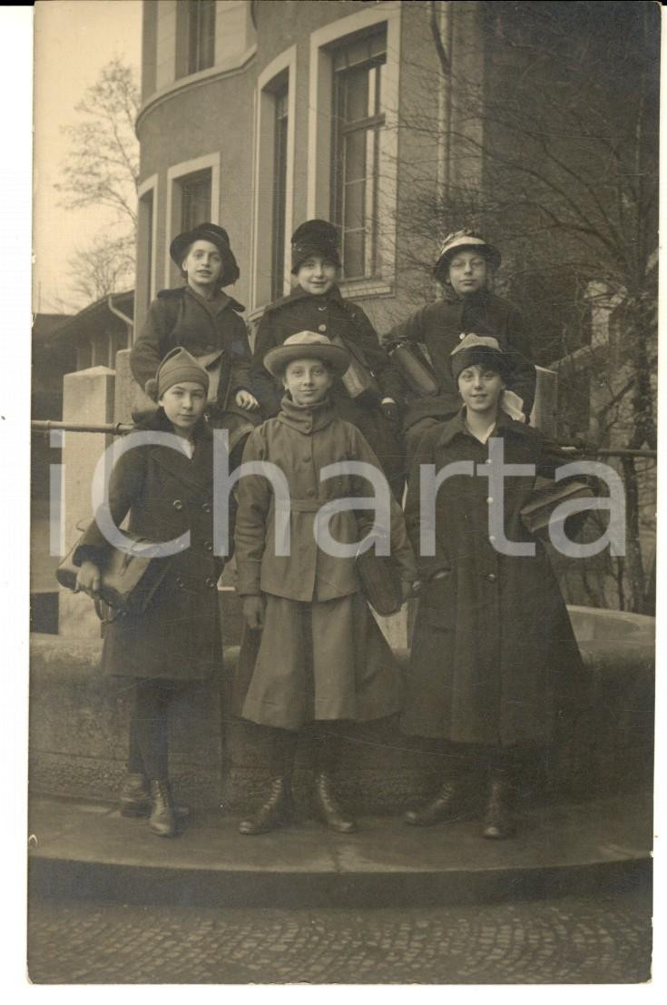 Fotografia d epoca originale 1919 WIESBADEN D Ritratto di sei giovani collegiali  Foto cartolina VINTAGE 1