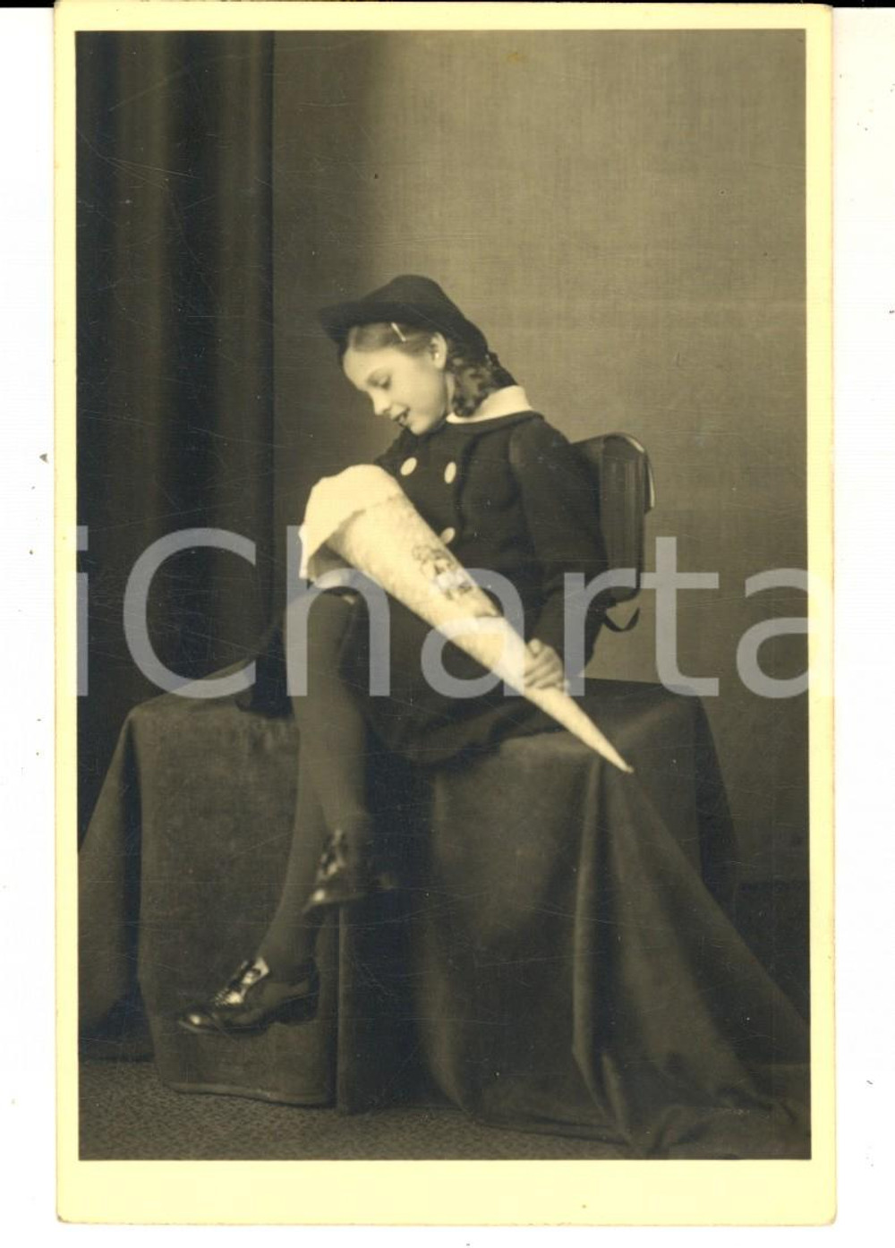 Fotografia d epoca originale 1940 NURNBERG Ritratto di bambina alla Prima Comunione  Foto cartolina KOLB 1