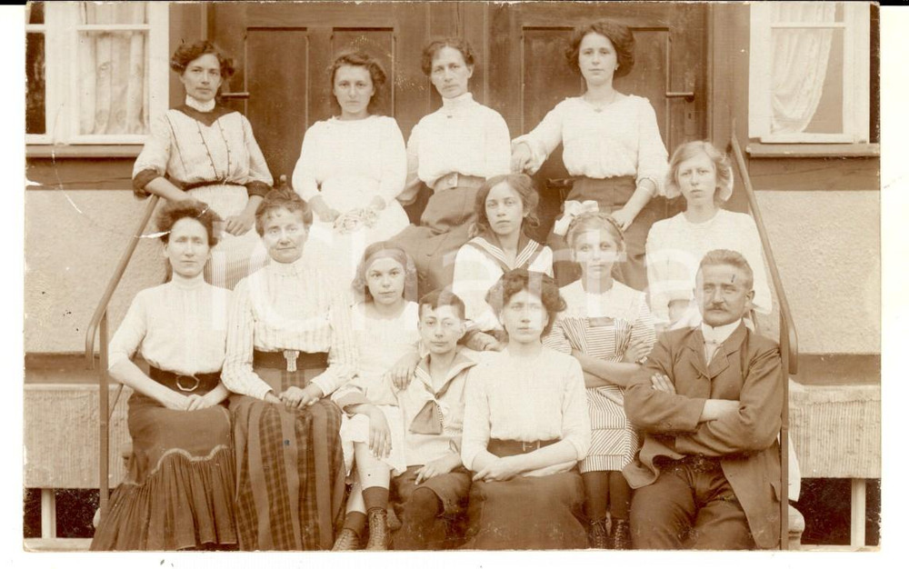 Fotografia d epoca originale 1912 FURSTENWALDE / SPREE Ritratto di famiglia in bianco Foto cartolina VINTAGE 1