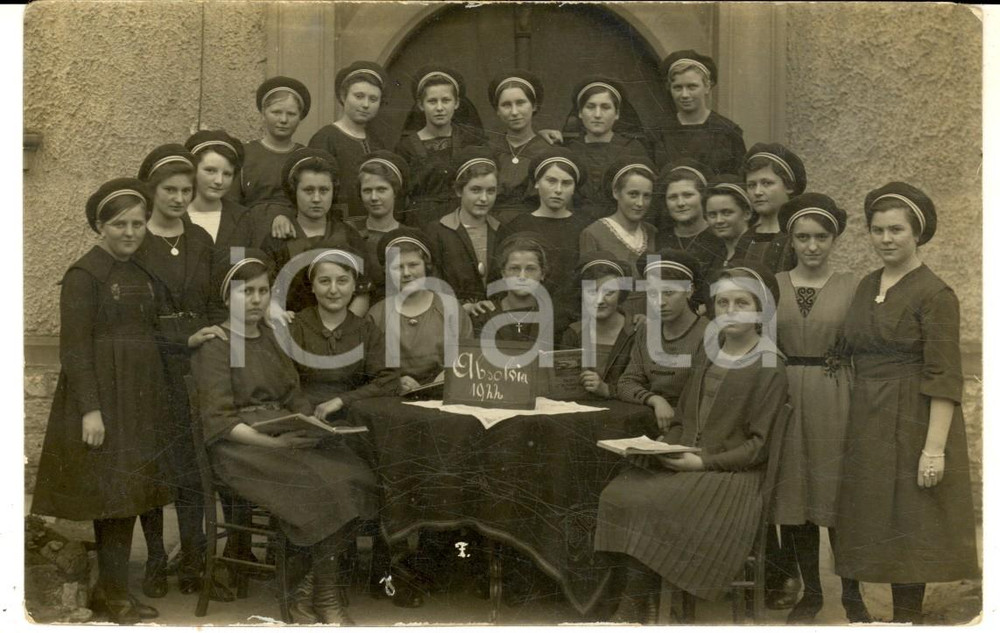Cartolina originale da collezione 1922 ABSOLVIA WIESENTHEID Ritratto di un gruppo di studentesse  Foto cartolina 1
