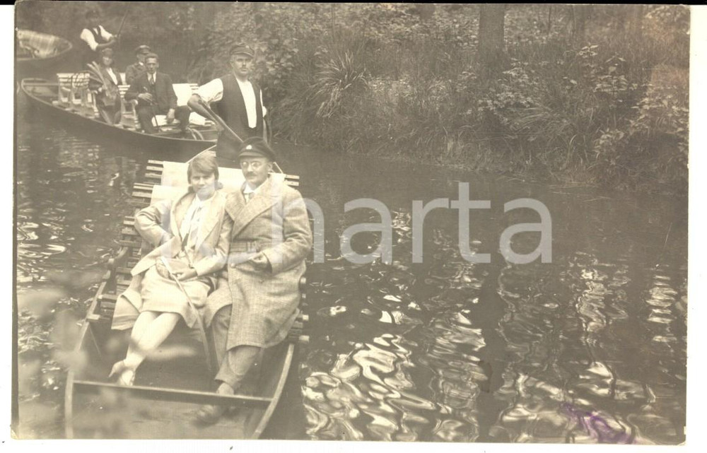 Fotografia d epoca originale 1930 LUBBENAU / SPREEWALD Ritratto di escursionisti in barca  Foto cartolina 1