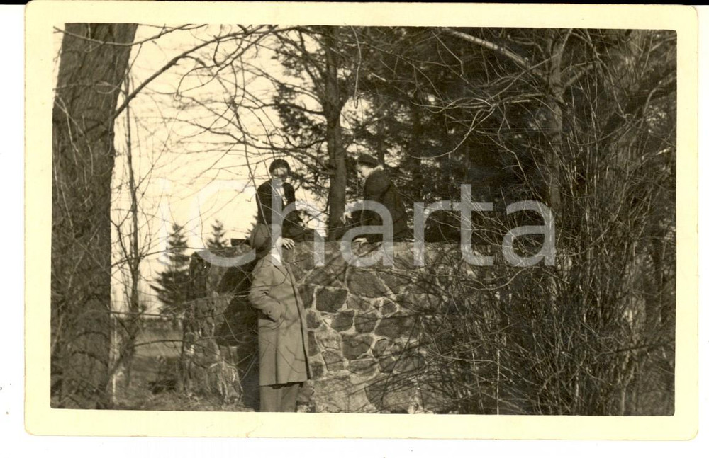 Fotografia d epoca originale 1940 ca WITTINGEN Amici durante una gita in un parco  Foto cartolina VINTAGE 1