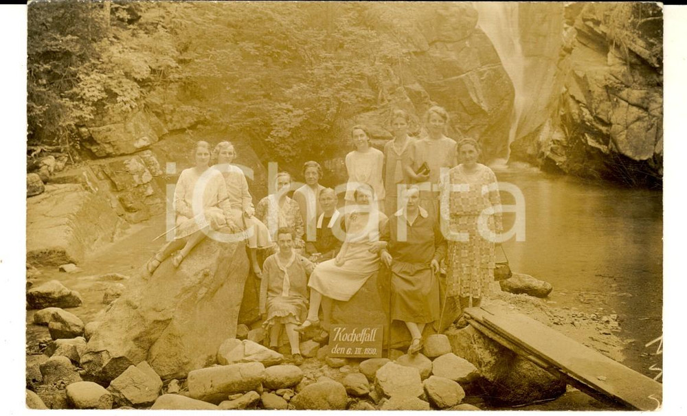 Fotografia d epoca originale 1930 SZKLASRSKA POREBA Donne alla cascata del KOCH  Kochelfall  Foto cartolina 1
