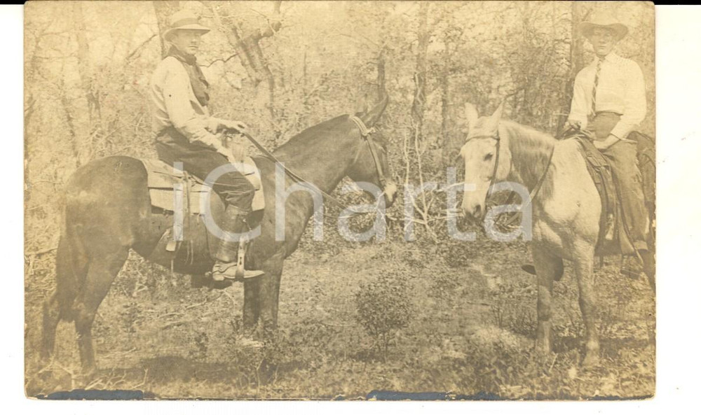 Fotografia d epoca originale 1929 MARLIN TEXAS Ritratto di due uomini a cavallo in un ranch  Foto VINTAGE 1
