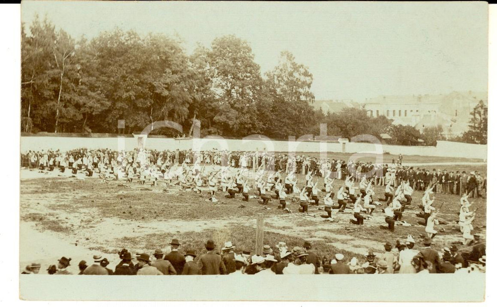 Fotografia d epoca originale 1900 ca GERMANY Militari durante una dimostrazione ginnica  Foto cartolina RARA 1