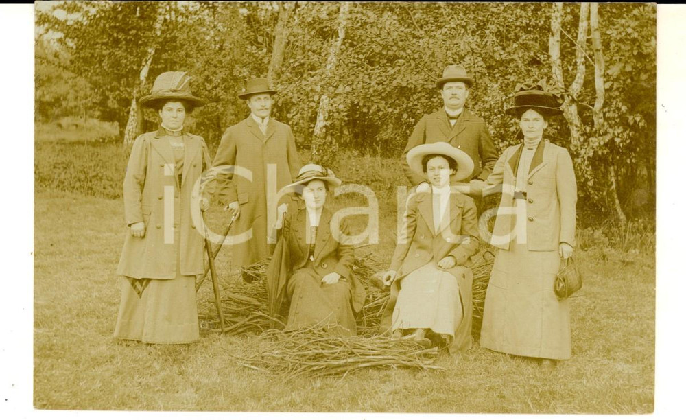 Fotografia d epoca originale 1912 FALKENBERG Ritratto di famiglia in campagna  Foto cartolina VINTAGE 1