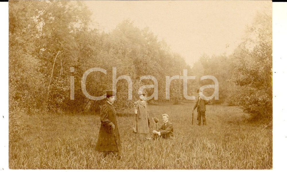 Fotografia d epoca originale 1910 FALKENBERG Ritratto di famiglia in campagna  Foto cartolina VINTAGE 1