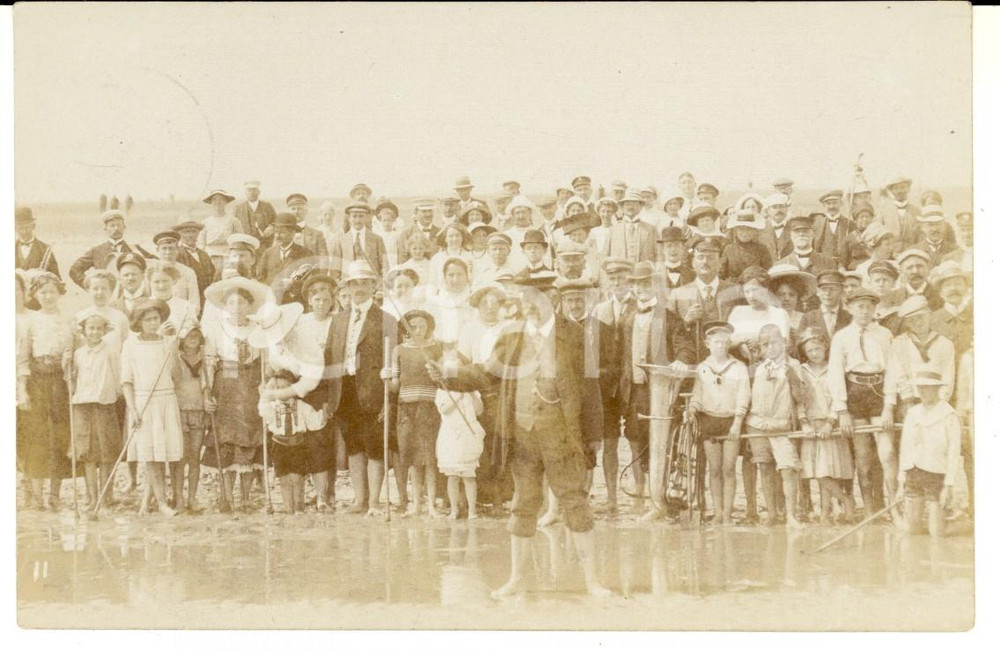 Fotografia d epoca originale 1912 BÜSUM D Escursione lungo la riva del mare  Wattwanderung Foto cartolina 1