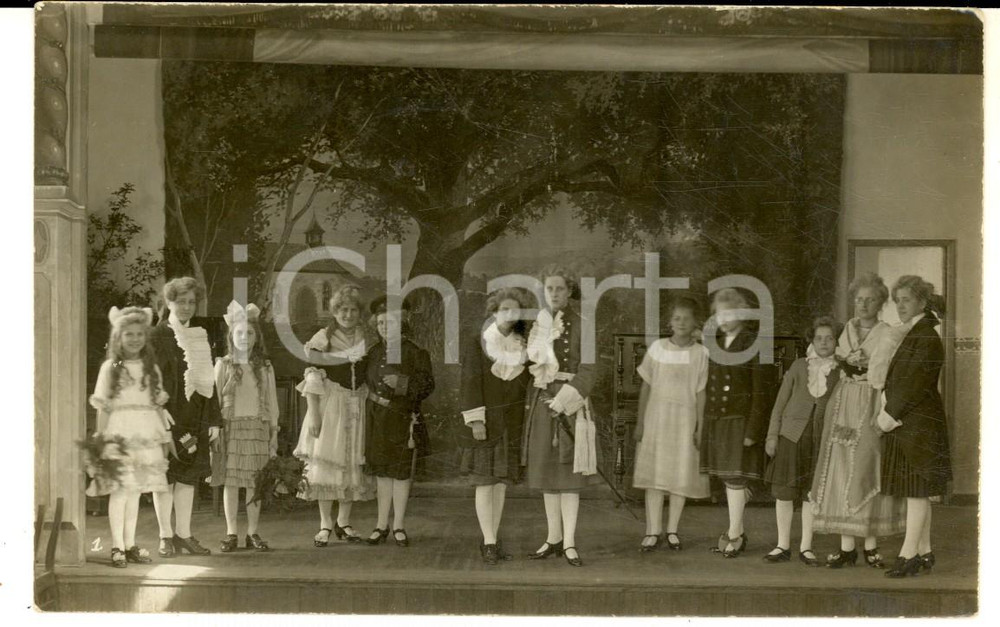 Fotografia d epoca originale 1930 ca WIESENTHEID TEATRO INFANZIA  Giovani attori in costume storico  Foto 1