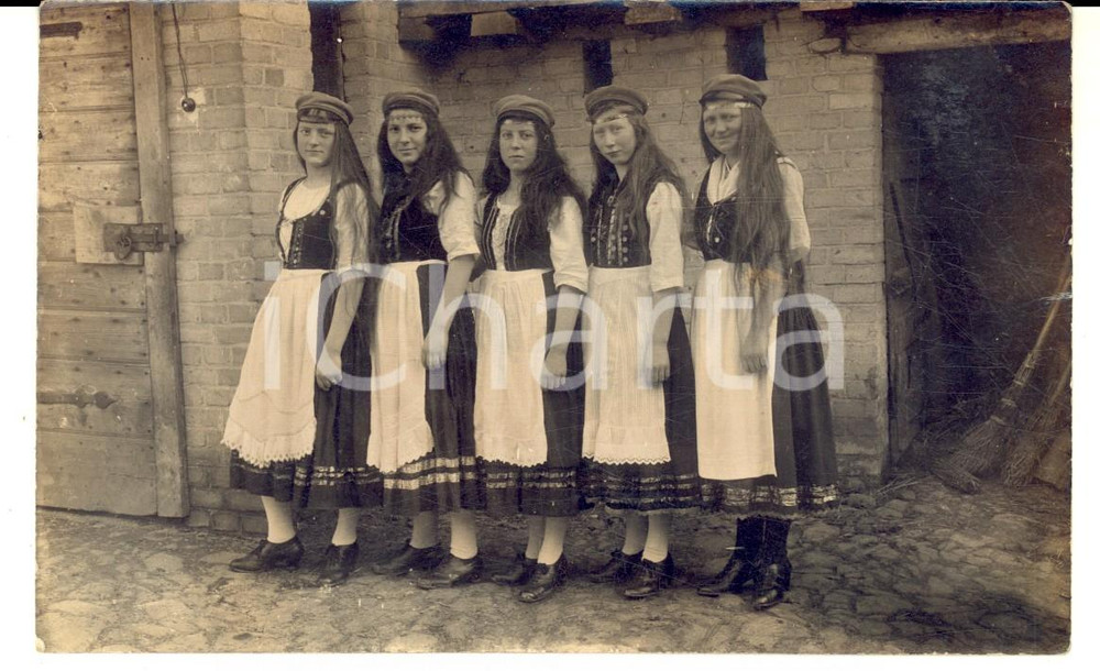 Fotografia d epoca originale 1920 ca GERMANIA Giovani donne in costume tradizionale  Foto cartolina VINTAGE 1