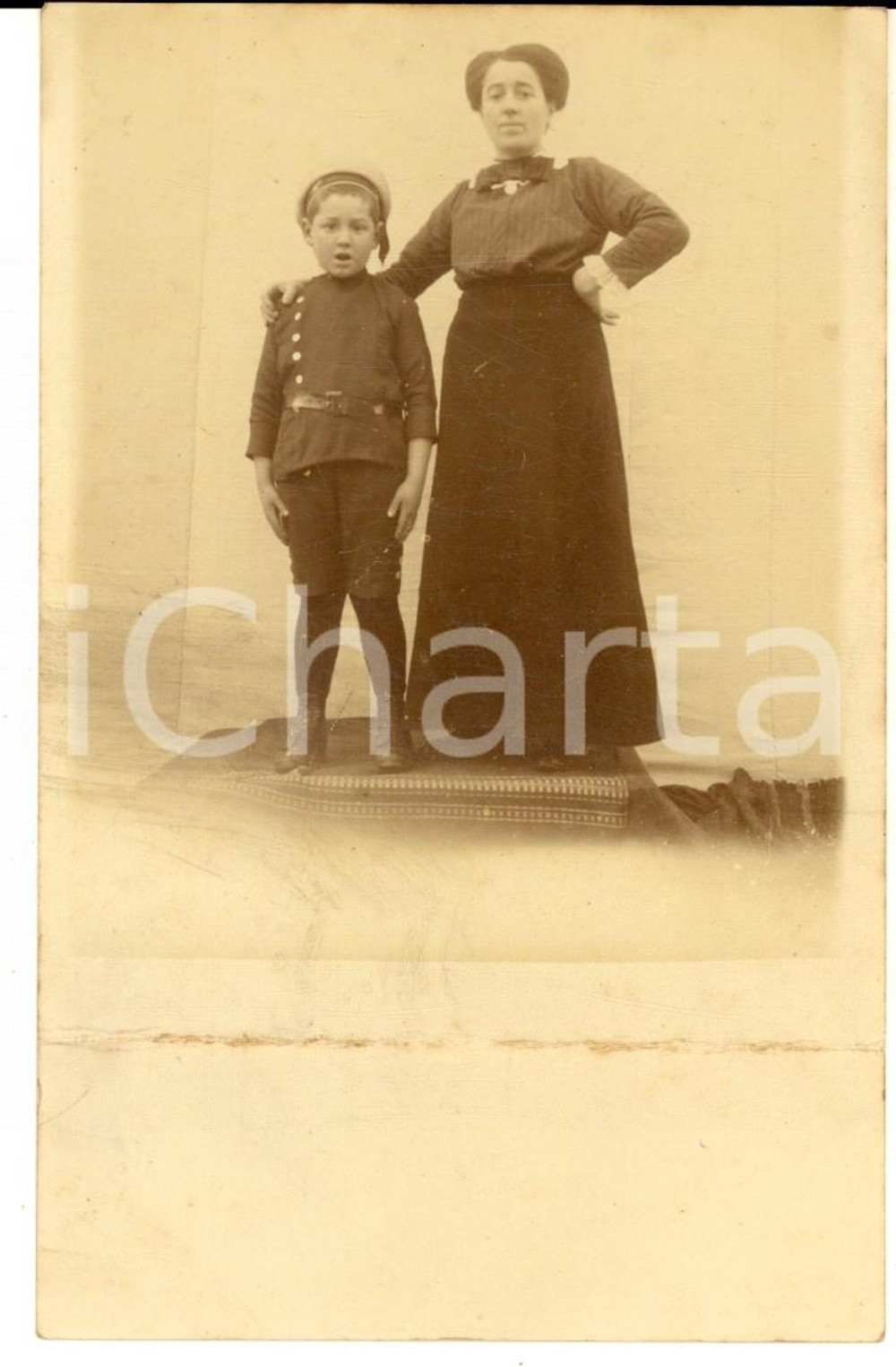 Fotografia d epoca originale 1910 ca GERMANY Ritratto di donna con figlio marinaretto Foto DANNEGGIATA 1