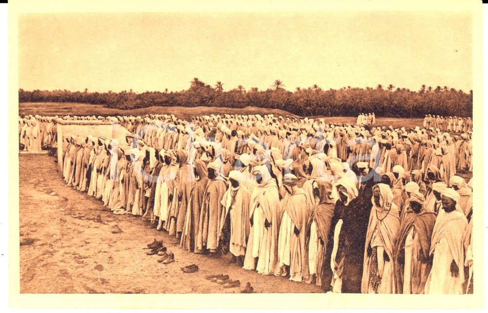 Cartolina originale da collezione 1910 ca BISKRA ALGERIA La grande preghiera musulmana  Cartolina VINTAGE 1