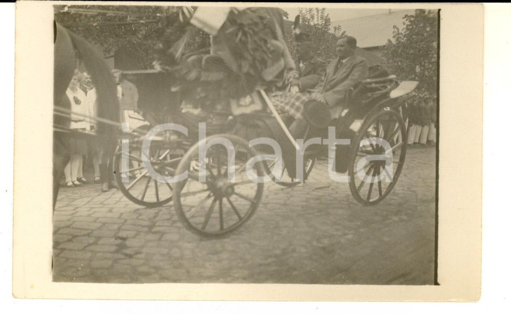 Fotografia d epoca originale 1930 ca GERMANIA Parata con passaggio di una carrozza  Foto cartolina VINTAGE 1