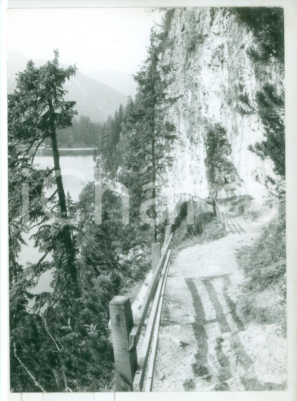 Fotografia d epoca originale 1979 LAGO DI BRAIES BZ Sentiero lungo il Sasso del Signore Foto 13x18 cm 1