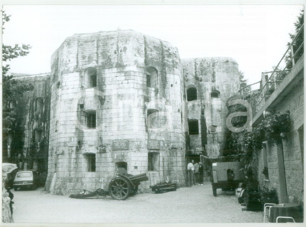 Fotografia d epoca originale 1982 FORTE BELVEDERE GSCHWENT TN Entrata della fortezza militare Foto 13x18 1