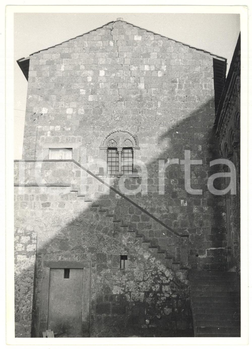 1971 TUSCANIA Scala esterna del Palazzo TOZZI - SPAGNOLI *Foto 13x18 cm