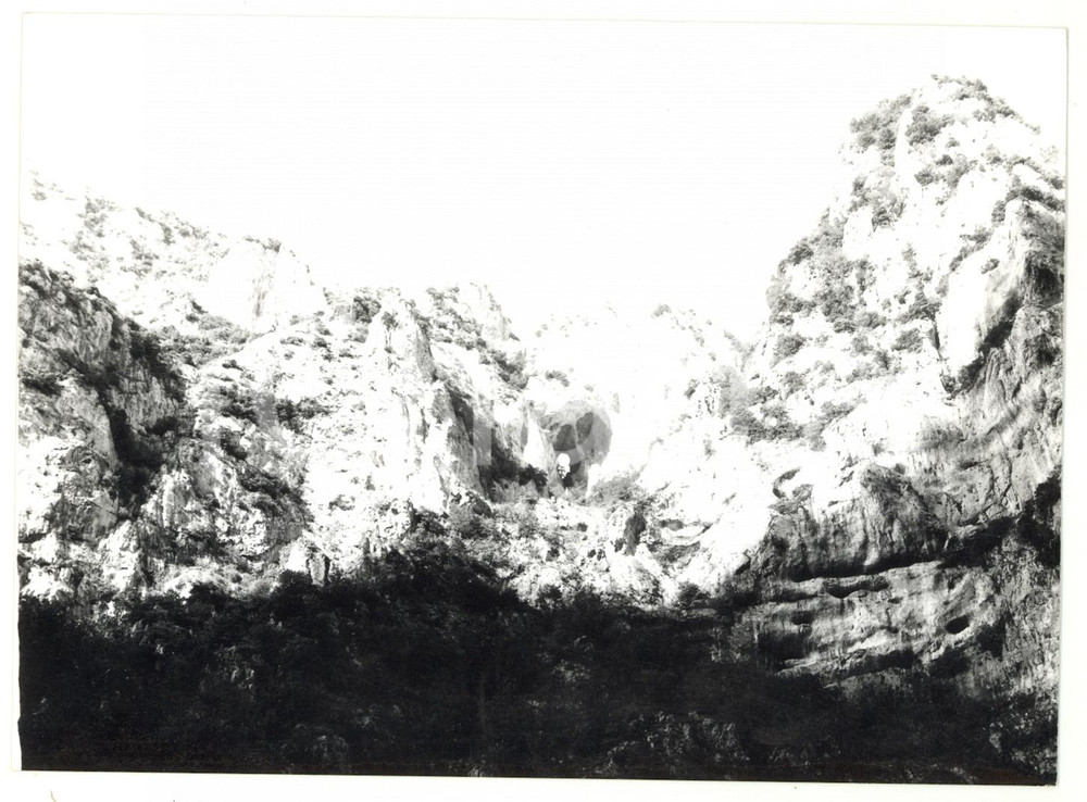 Fotografia d epoca originale 1978 GOLA DI FRASASSI Veduta panoramica del massiccio calcareo Foto VINTAGE 1