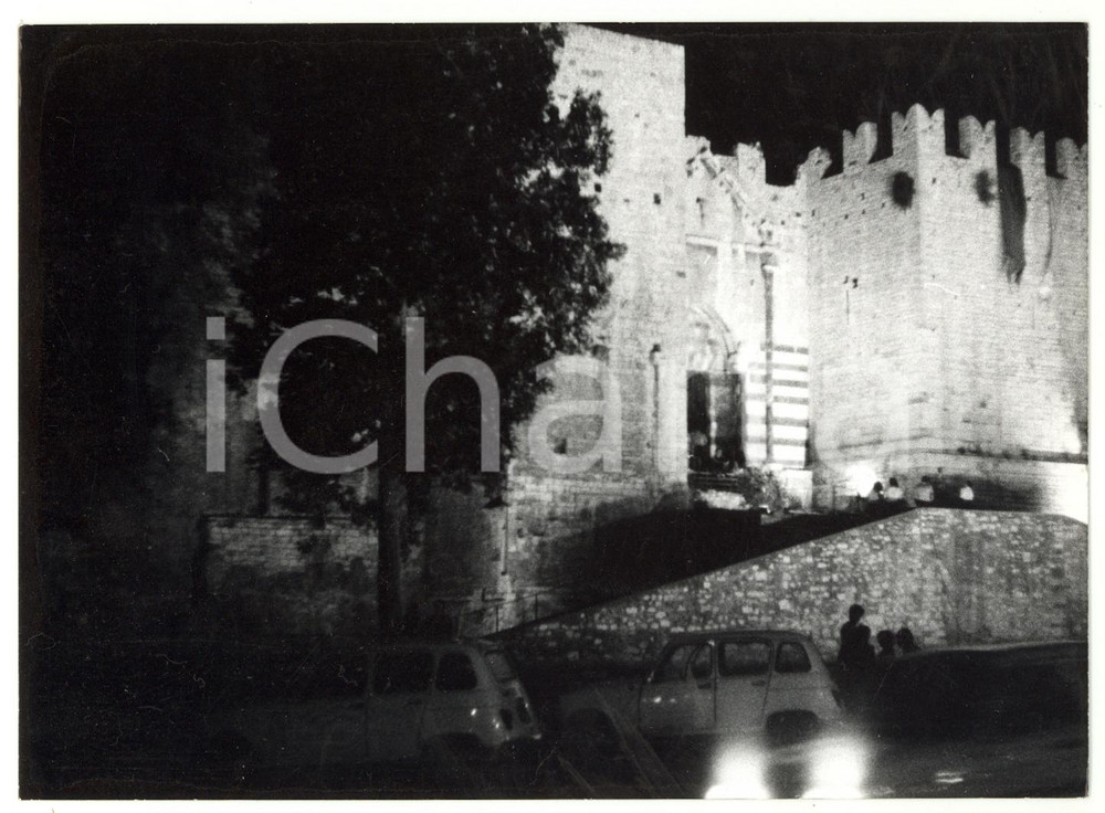 Fotografia d epoca originale 1980 PRATO Veduta notturna del CASTELLO DELL IMPERATORE Foto VINTAGE 18x13 cm 1