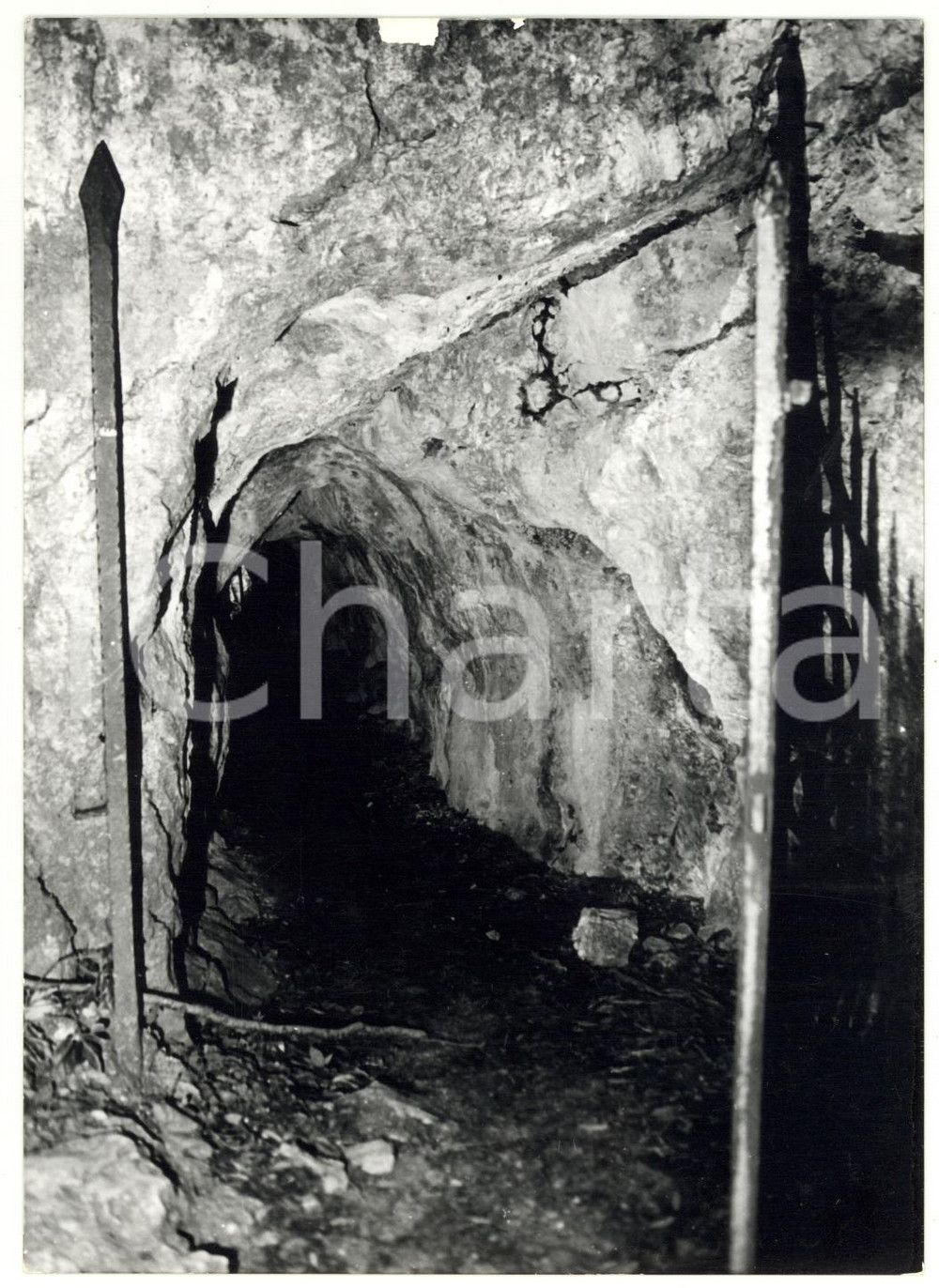 Fotografia d epoca originale 1977 ASSISI Eremo delle Carceri  Grotta del Beato Leone Foto VINTAGE 13x18 1