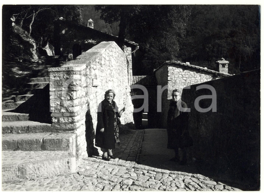 Fotografia d epoca originale 1977 ASSISI Eremo delle Carceri  Strada d ingresso in pietra Foto ANIMATA 1