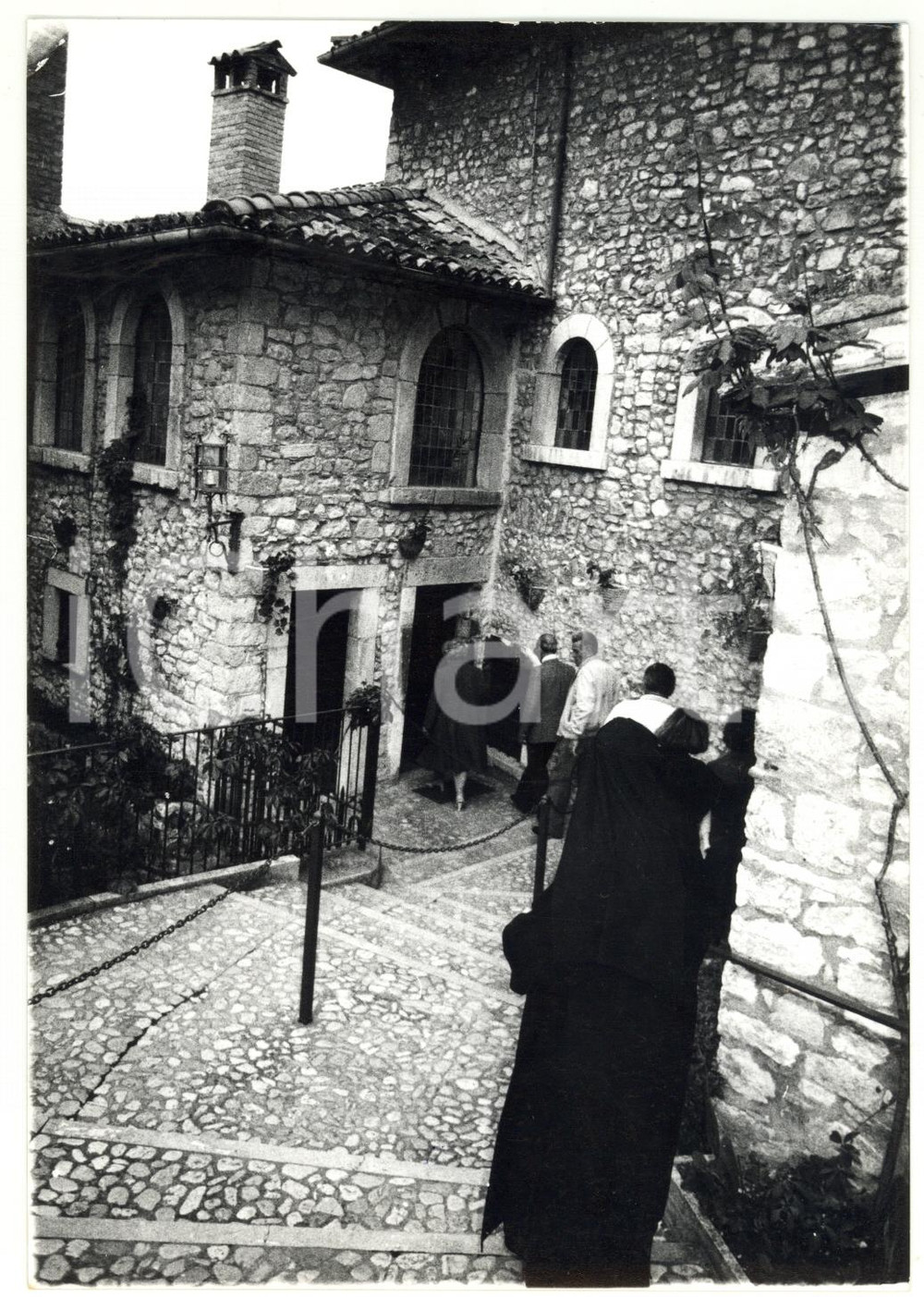 Fotografia d epoca originale 1978 CASCIA Monastero SANTA RITA  Turisti percorrono la scalinata Foto ANIMATA 1