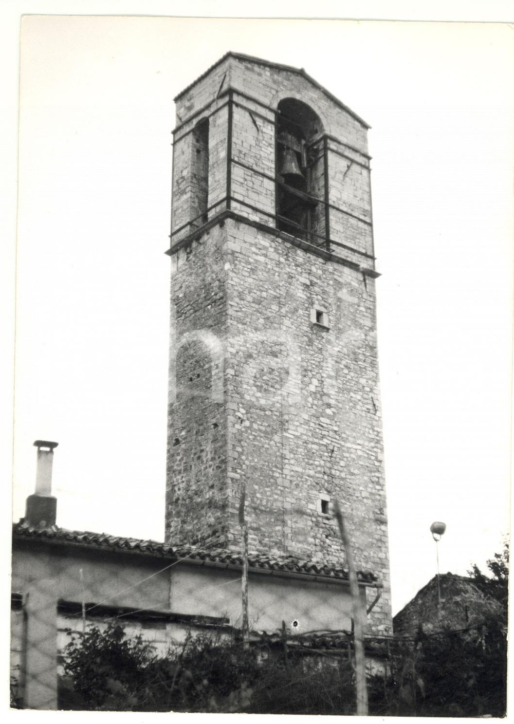 Fotografia d epoca originale 1976 CERRETO PG Veduta della TORRE CAMPANARIA Foto VINTAGE 13x18 cm 1