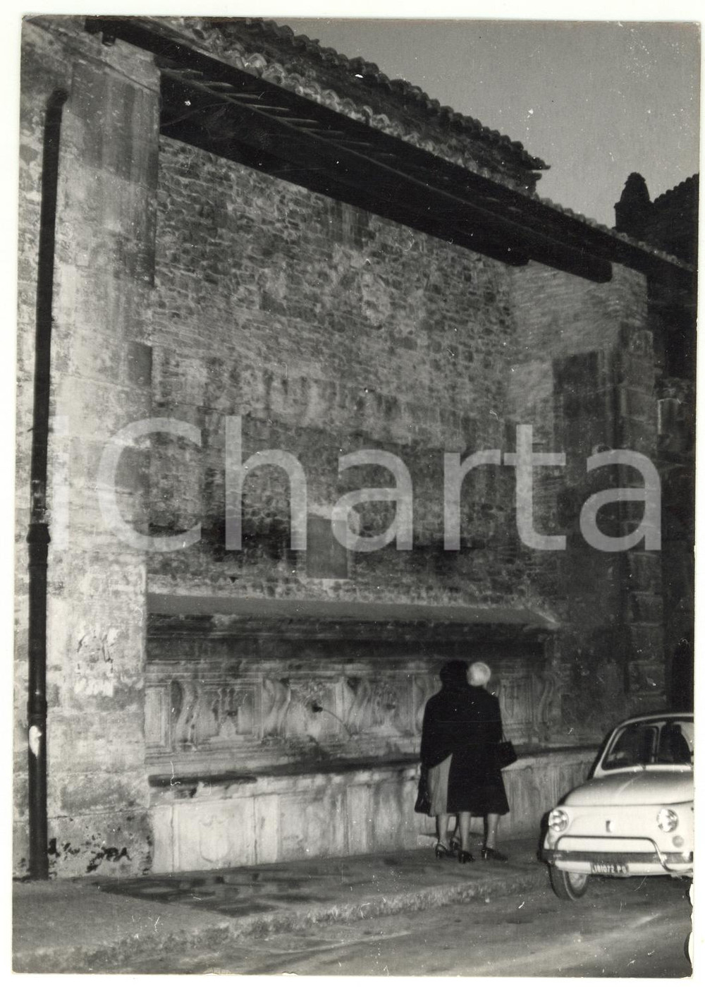 Fotografia d epoca originale 1976 ASSISI Veduta della FONTE OLIVIERA con FIAT 500 Foto ANIMATA 13x18 cm 1