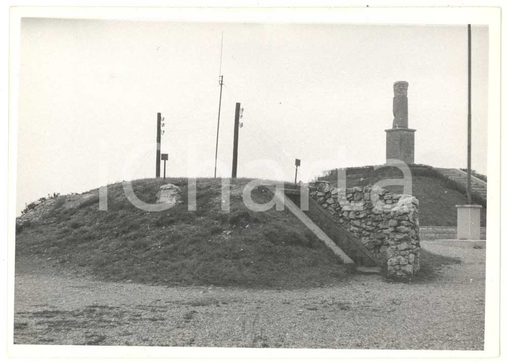 Fotografia d epoca originale 1971 REDIPUGLIA GO Veduta del Colle di Sant Elia Foto VINTAGE 18x13 cm 1