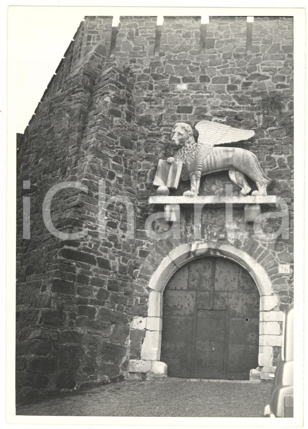 Fotografia d epoca originale 1971 GORIZIA Ingresso del castello con Leone di San Marco Foto VINTAGE 13x18 cm 1
