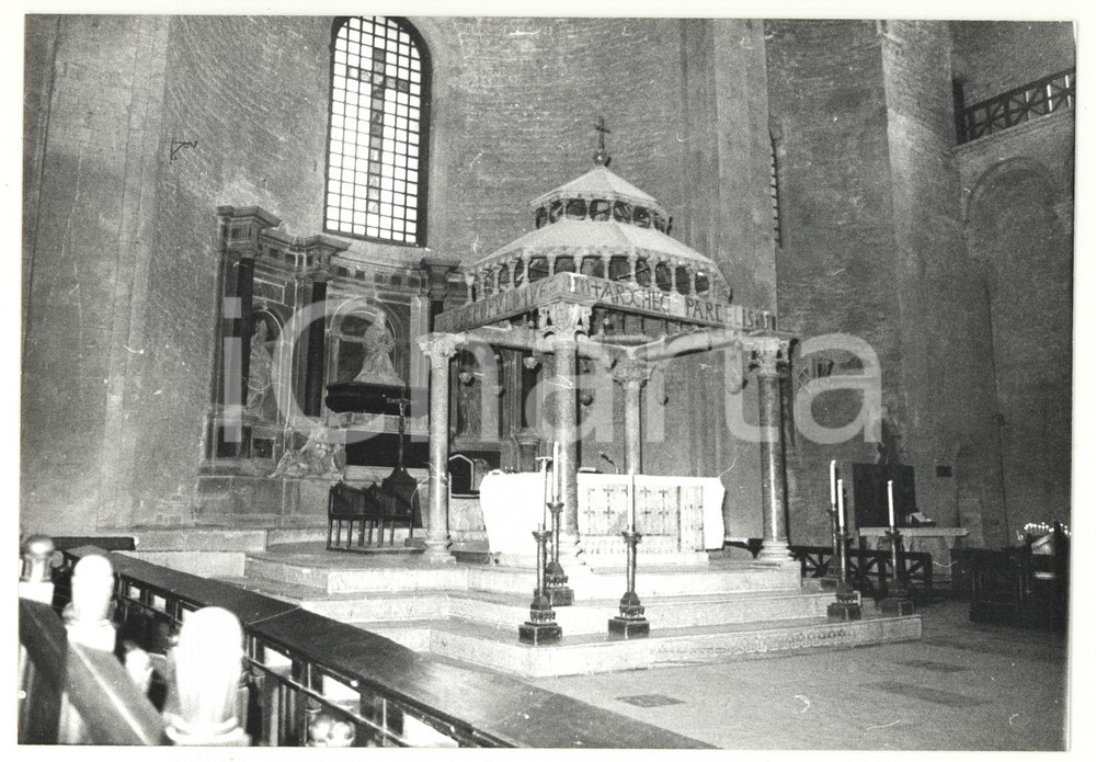 Fotografia d epoca originale 1980 BARI Basilica di SAN NICOLA  Altare maggiore con ciborio  FOTO 18x13 cm 1