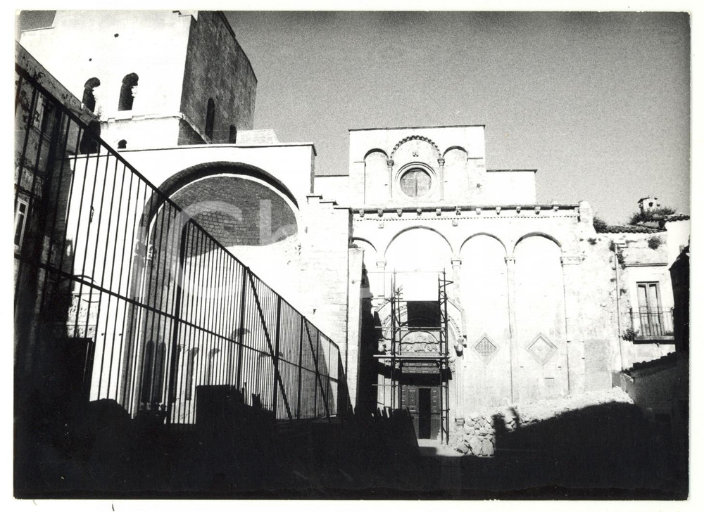 Fotografia d epoca originale 1979 MONTE SANT ANGELO FG Chiesa di SAN PIETRO  Lavori di restauro FOTO 18x13 1