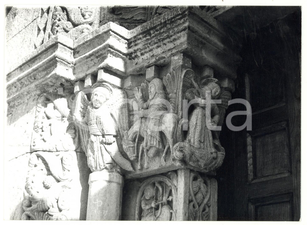 Fotografia d epoca originale 1979 MANFREDONIA  SIPONTO FG Abbazia San Leonardo  Particolare del portale 1