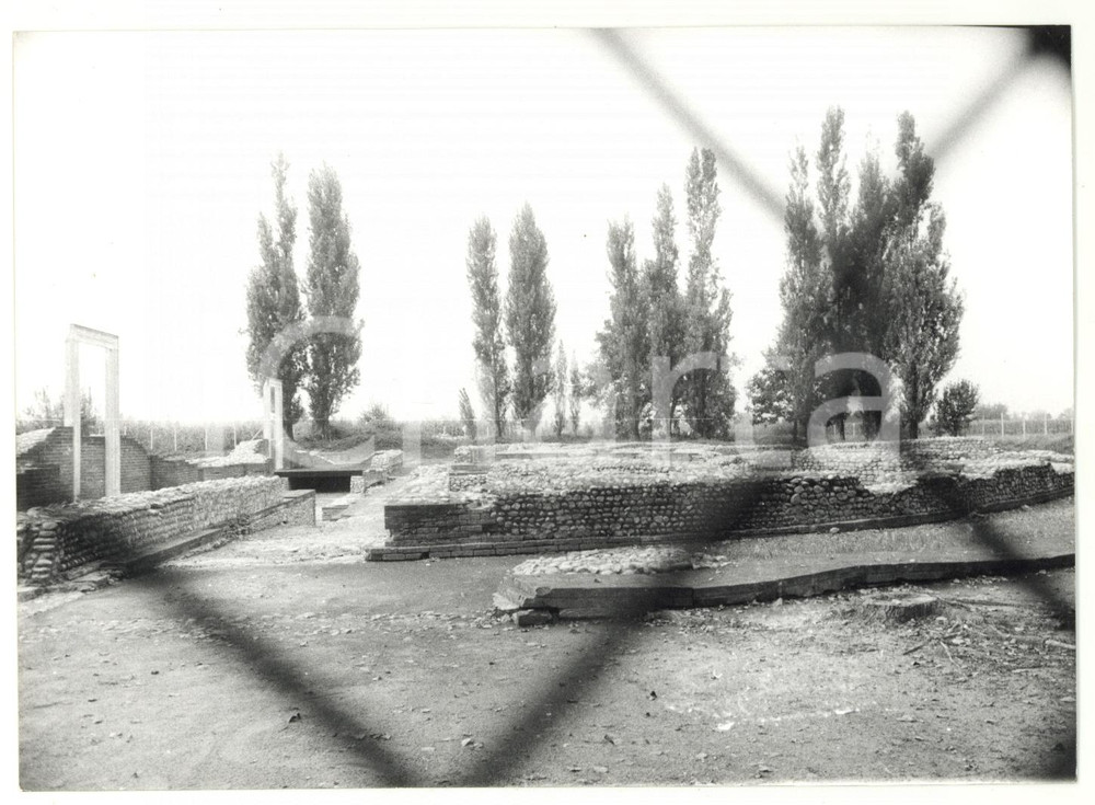 Fotografia d epoca originale 1981 BENE VAGIENNA CN Scorcio del Teatro Romano attraverso rete di protezione 1
