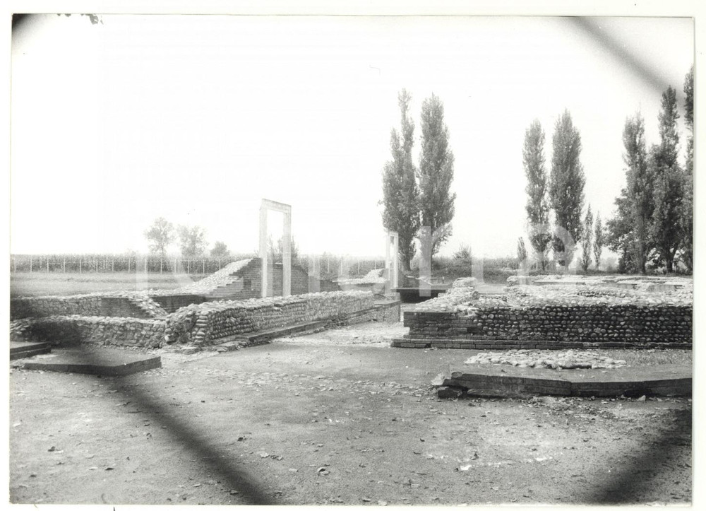 Fotografia d epoca originale 1981 BENE VAGIENNA Scorcio del Teatro Romano attraverso rete di protezione FOTO 1