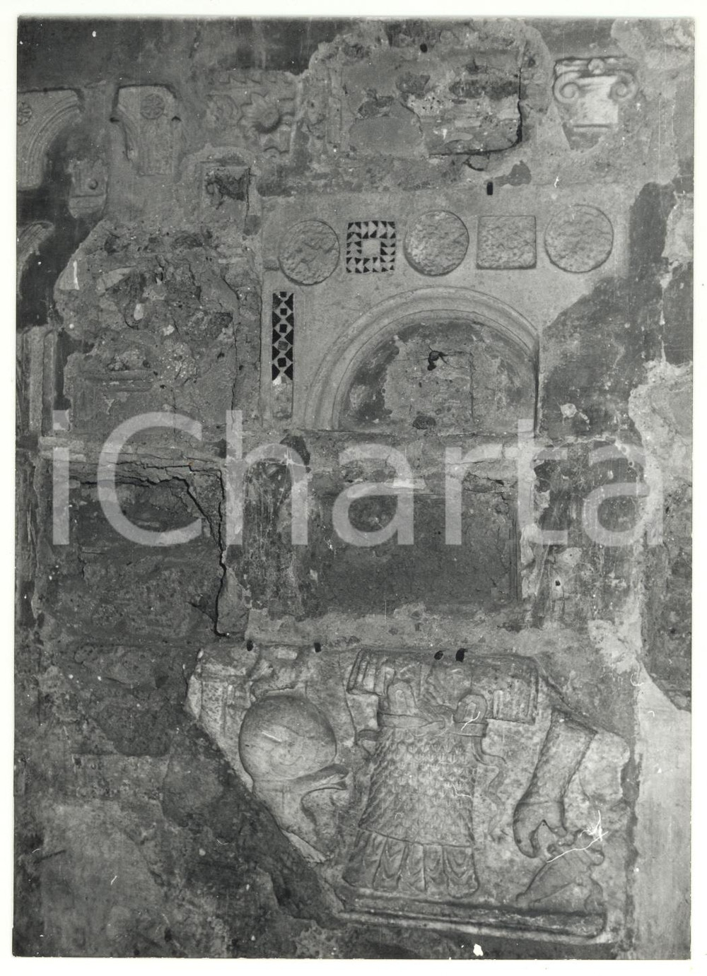 Fotografia d epoca originale 1976 CIVITA CASTELLANA Duomo di SANTA MARIA MAGGIORE  Particolare dell atrio 1