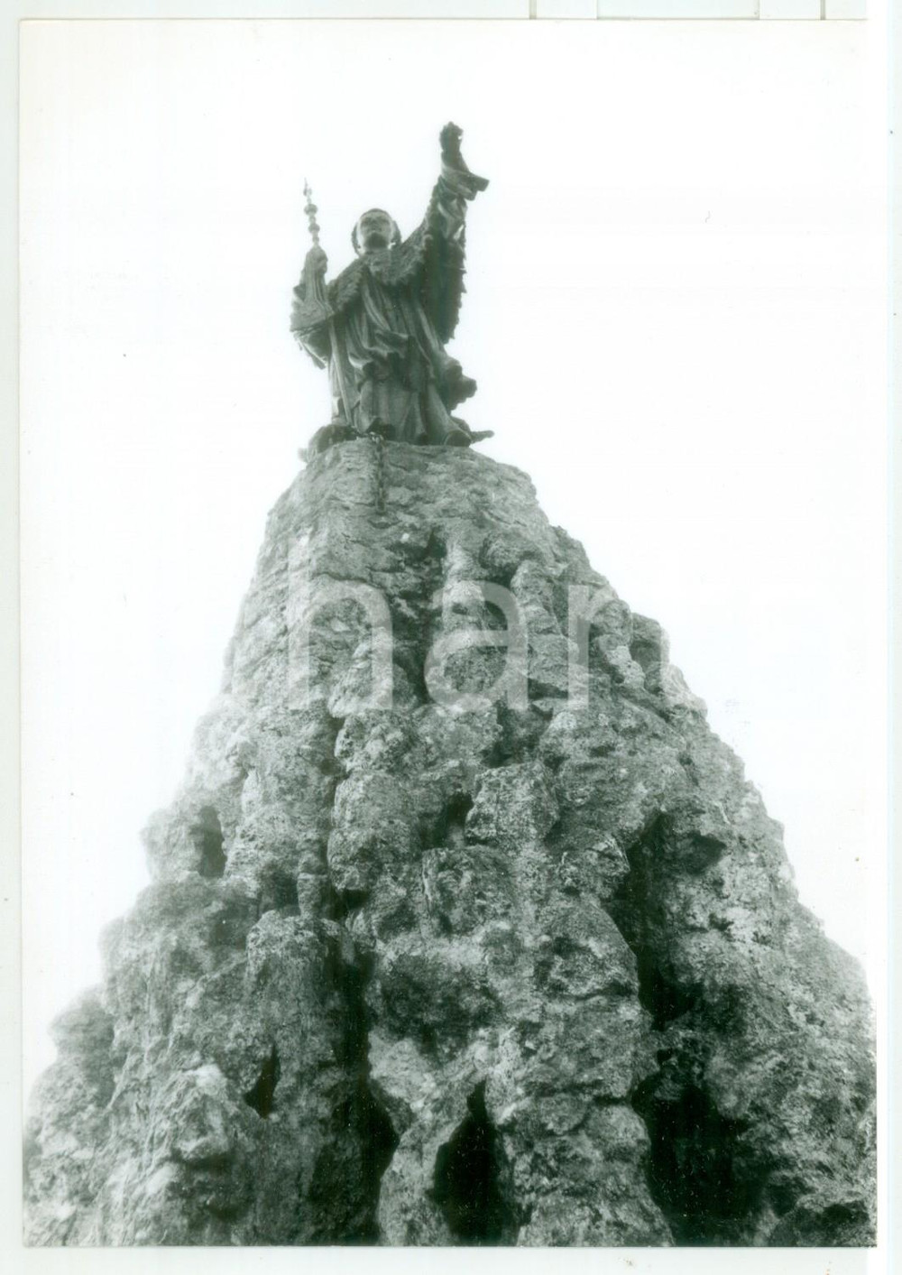 Fotografia d epoca originale 1978 COLLE DEL PICCOLO SAN BERNARDO Statua del santo in cima alla roccia Foto 1