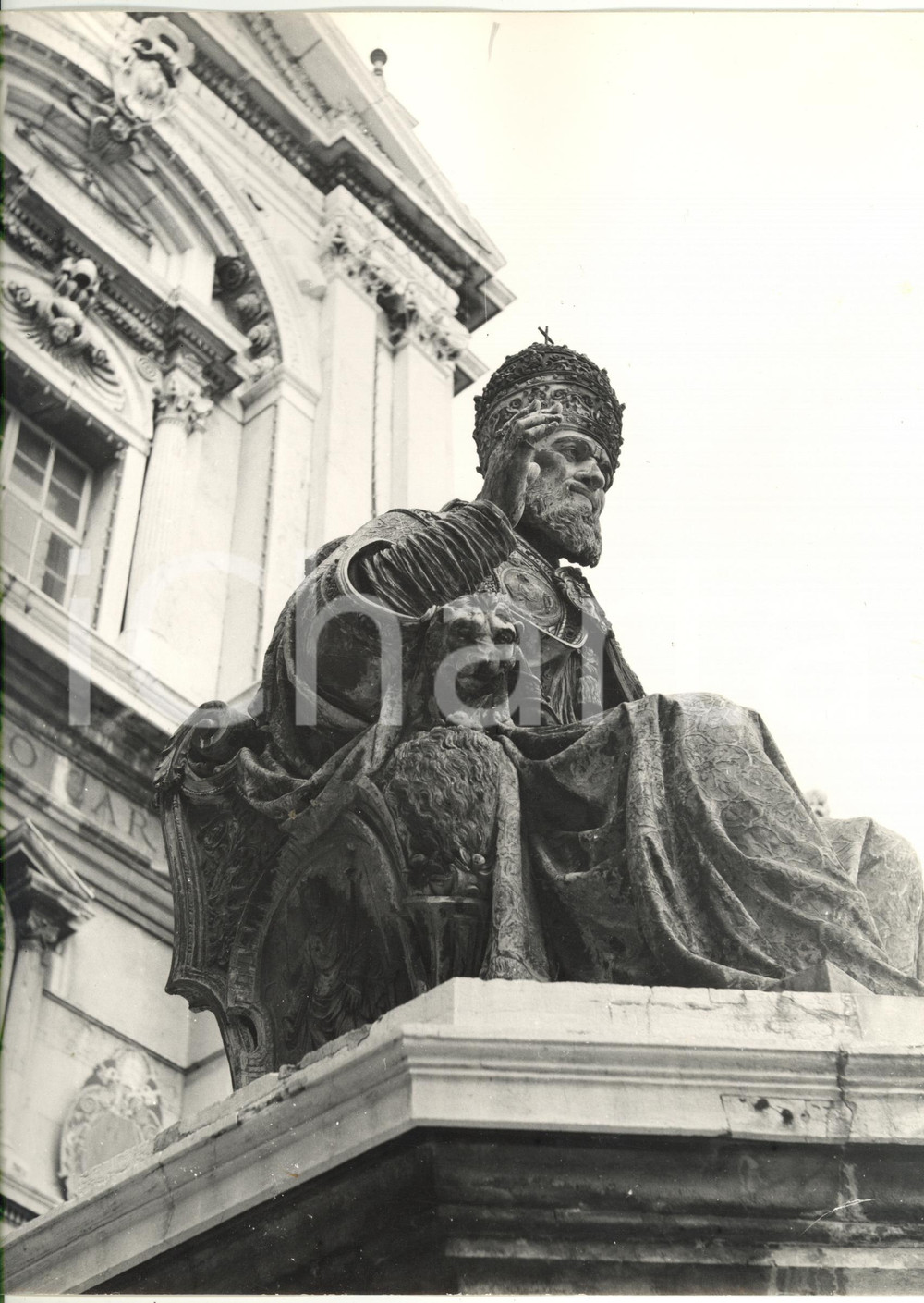Fotografia d epoca originale 1970 LORETO Basilica della Santa Casa  Statua di SISTO V  Foto VINTAGE 24x30 1
