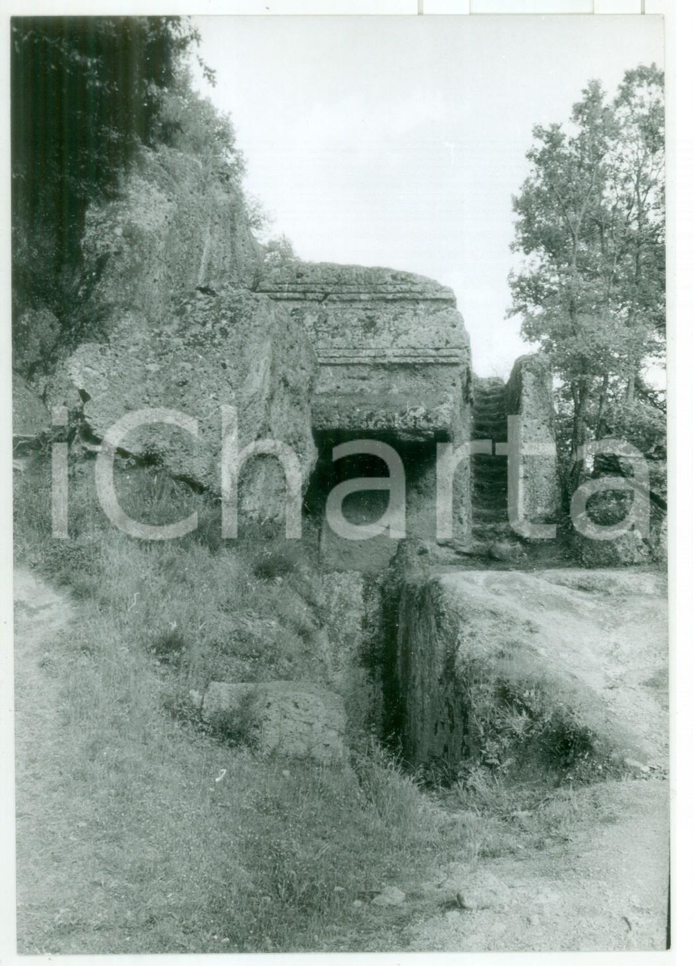 Fotografia d epoca originale 1981 VETRALLA Necropoli rupestre di NORCHIA scavata nel tufo Fotografia VINTAGE 1