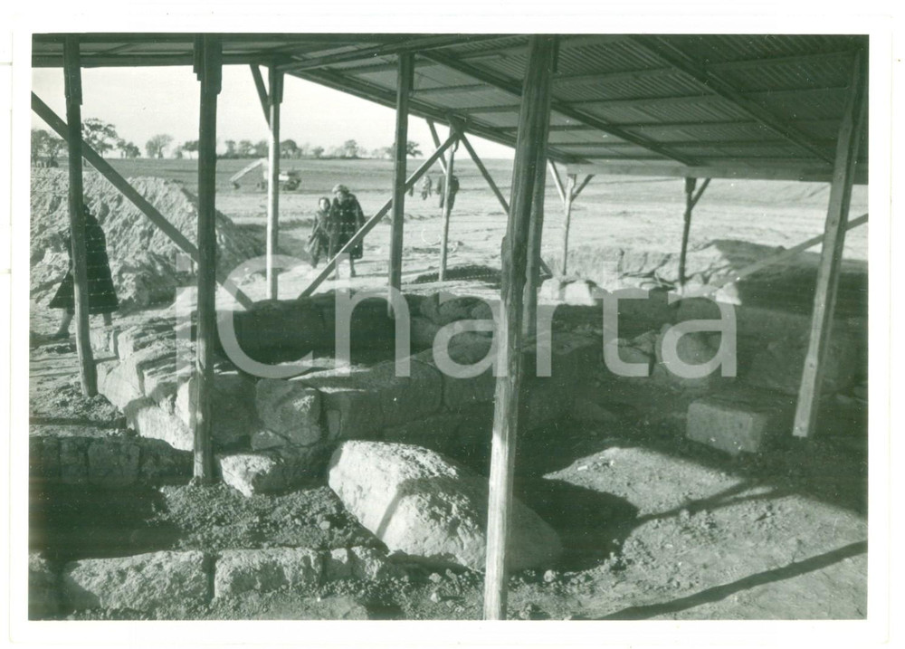 Fotografia d epoca originale 1972 POMEZIA Veduta altare dell antica cittÃ  di LAVINIUM Foto VINTAGE 18x13 1