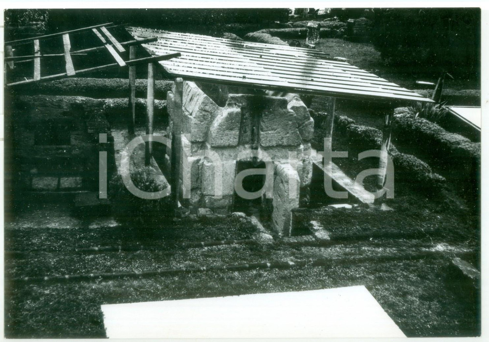 Fotografia d epoca originale 1979 SANTA MARIA CAPUA VETERE Frammenti architettonici con impalcature Foto 1