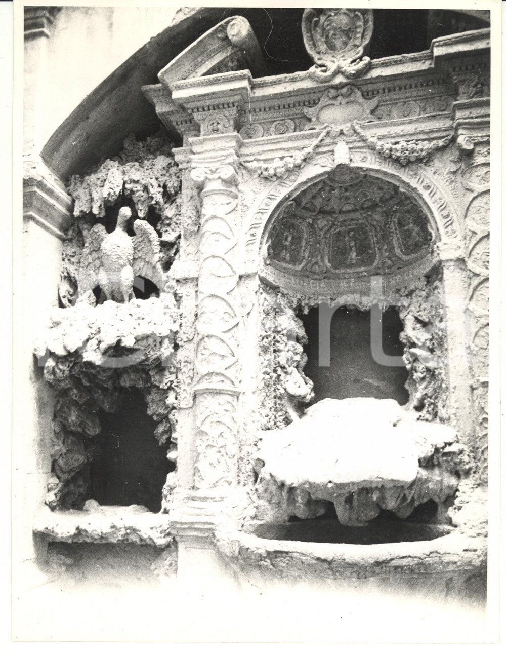 Fotografia d epoca originale 1971 POLI Palazzo baronale Conti  La fontana secentesca Foto VINTAGE 18x24 1