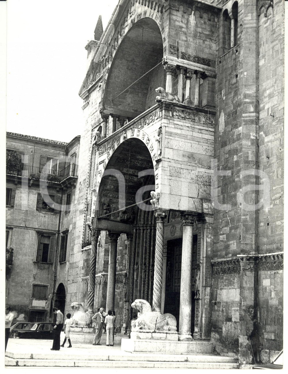 Fotografia d epoca originale 1973 CATTEDRALE DI VERONA Veduta della facciata Foto VINTAGE 18x24 1