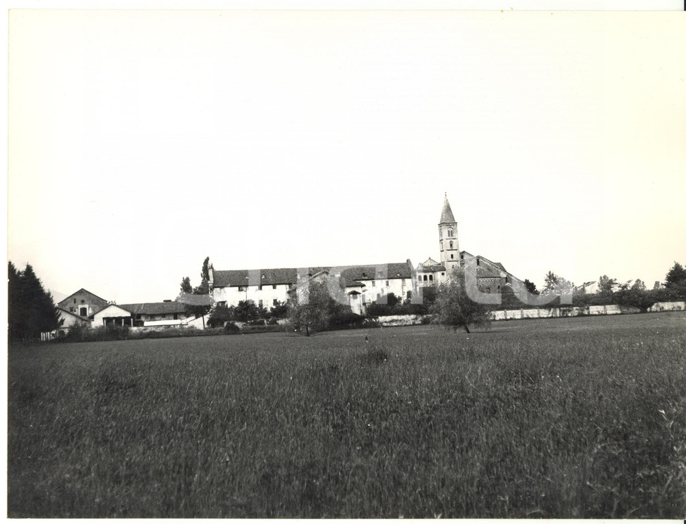 Fotografia d epoca originale 1974 STAFFARDA Veduta panoramica dell Abbazia di Santa Maria Foto VINTAGE 24x18 1